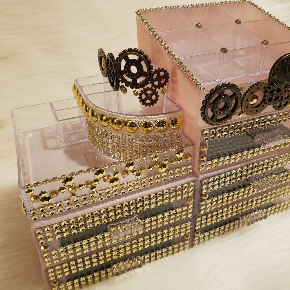❌SOLD❌Makeup Storage - Picture 2 of 4